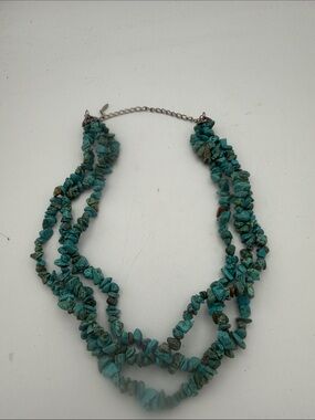 VTG Esmor three-strand turquoise chip faux stone w/ silvertone accent necklace.